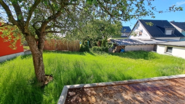 Blick von der Terrasse - Charmantes Einfamilienhaus in Köditz – Garage – Terrasse – Garten mit Nebengebäude– teilsaniert