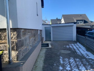 Zufahrt Garage - Einfamilienhaus in Köditz