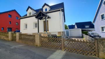 Charmantes Einfamilienhaus in Köditz – Garage – Terrasse – Garten mit Nebengebäude– teilsaniert, 95189 Köditz, Einfamilienhaus