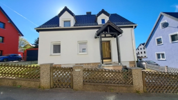 Vorderansicht - Charmantes Einfamilienhaus in Köditz – Garage – Terrasse – Garten mit Nebengebäude– teilsaniert