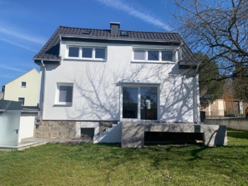 Charmantes Einfamilienhaus in Köditz – teilsaniert & sofort verfügbar!, 95189 Köditz, Einfamilienhaus