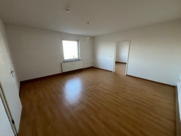 Bild - Gepflegte 2,5-Zimmer-Wohnung in zentraler Lage in Hof – nähe Freiheitshalle – PKW-Stellplatz anmietbar