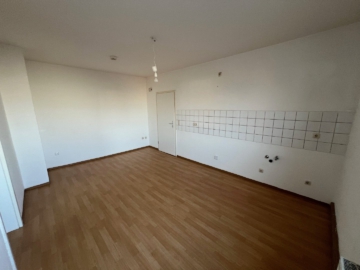 Bild - Gepflegte 2,5-Zimmer-Wohnung in zentraler Lage in Hof – nähe Freiheitshalle – PKW-Stellplatz anmietbar