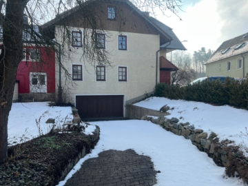 Garagenzufhart - Wohn- und Geschäftshaus in Röslau mit viel Potenzial – Gesamtwohnfläche bis zu ca. 475 m² möglich
