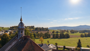 Ausblick - Historisches Objekt mit Entwicklungspotenzial im Fichtelgebirge – 4 Wohneinheiten, Gewerbeeinheit – Ferienwohnungsoption