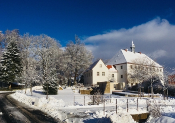 Wo kann Wohnen schöner sein? Gutshof im Herzen des Fichtelgebirges mit 4 Wohnungen und einer Gewerbeeinheit, 95709 Tröstau / Leupoldsdorf, Herrenhaus