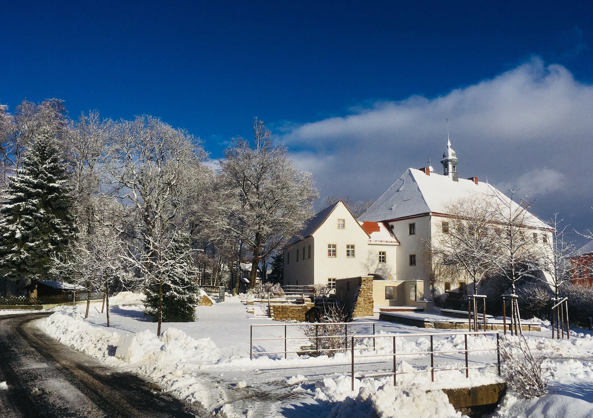 Titelbild - Wo kann Wohnen schöner sein? Gutshof im Herzen des Fichtelgebirges mit 4 Wohnungen und einer Gewerbeeinheit
