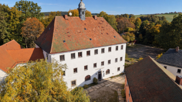 Bild - Historisches Objekt mit Entwicklungspotenzial im Fichtelgebirge – 4 Wohneinheiten, Gewerbeeinheit – Ferienwohnungsoption
