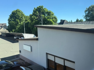 Außenansicht - Hochwertige, repräsentative Gewerbeimmobilie mit vielseitigen Nutzungsmöglichkeiten im Ortskern – Stellplätze & großzügige Außenflächen