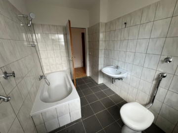 Badezimmer - 2-Zimmer-Wohnung in Selb Plößberg – 3. OG – sofort bezugsfrei – Aufzug