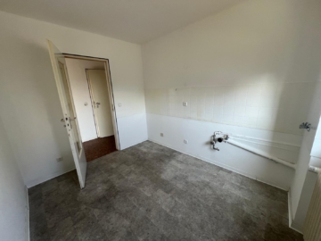 Bild - Helle 3-Zimmer-Wohnung mit Balkon in ruhiger Lage von Wunsiedel – Hochparterre – ca. 70,48m²