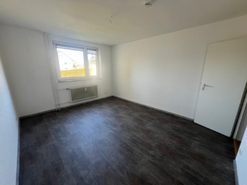 Bild - Helle 3-Zimmer-Wohnung mit Balkon in ruhiger Lage von Wunsiedel – Hochparterre – ca. 70,48m²