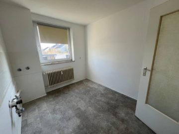 Bild - Helle 3-Zimmer-Wohnung mit Balkon in ruhiger Lage von Wunsiedel – Hochparterre – ca. 70,48m²