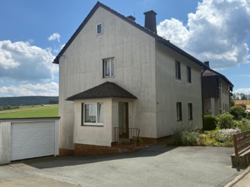 Bild - Gepflegtes Einfamilienhaus mit grandiosem Frankenwaldblick | 176 m² Wfl./Nfl. | Garage & Gartenhütte