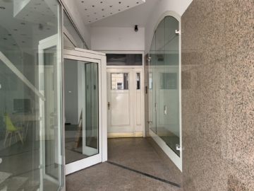 Eingangsbereich - Ideale Kapitalanlage: vermietetes, teilsaniertes Wohn- & Geschäftshaus in Innenstadtlage – Denkmalschutz