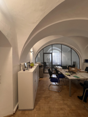 Bild - Wohn- & Geschäftshaus in der Innenstadt – Denkmalschutz – Sanierungsgebiet – herrlicher Garten Richtung Saale – WFL ca. 248 m² – GFL ca. 243 m²