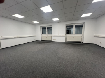 Büro-/Praxisfläche - Ihre neue Geschäftsadresse am Flugplatz: gepflegte Büro-/Praxisflächen (ab ca. 51 m² ) – Aufzug & Teeküche