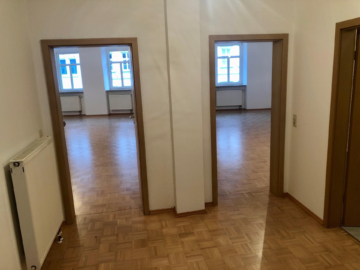 Flur - Stilvoll sanierte Wohnung im Herzen der Hofer Altstadt – 2. OG mit Aufzug – ca. 127 m² Wohnfläche