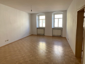 Wohn-/Esszimmer Bild 2 - 3-Zimmer-Wohnung – Stadtwohnung in Hof/Saale – ca. 127 m² WFL – 2. OG mit Aufzug