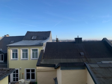 Ausblick Schlafzimmer - Attraktive 3-Zimmer-Wohnung in zentraler Lage von Hof – ca. 127 m² WFL – 2. OG – Aufzug – Abstellraum