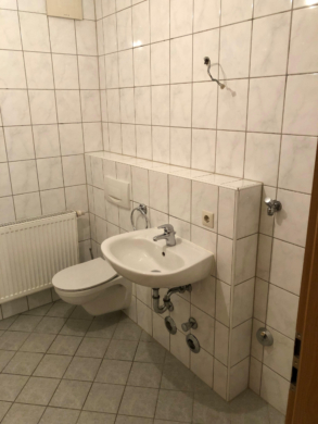 Badezimmer - Stilvoll sanierte Wohnung im Herzen der Hofer Altstadt – 2. OG mit Aufzug – ca. 127 m² Wohnfläche