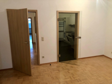Wohn- Esszimmer - Stilvoll sanierte Wohnung im Herzen der Hofer Altstadt – 2. OG mit Aufzug – ca. 127 m² Wohnfläche