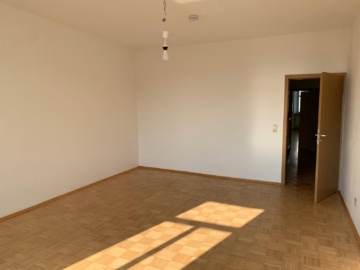 Schlafzimmer Bild 2 - 3-Zimmer-Wohnung – Stadtwohnung in Hof/Saale – ca. 127 m² WFL – 2. OG mit Aufzug