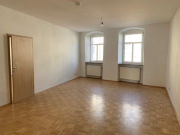 3-Zimmer-Wohnung – Stadtwohnung in Hof/Saale – ca. 127 m² WFL – 2. OG mit Aufzug, 95028 Hof, Etagenwohnung