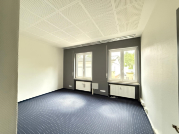 Bild - Ideal für Handwerker: Lagerhalle mit Werkstatt, Bürofläche & PKW-Stellplätzen nahe der Innenstadt