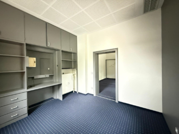 Bild - Ideal für Handwerker: Lagerhalle mit Werkstatt, Bürofläche & PKW-Stellplätzen nahe der Innenstadt