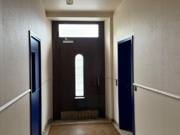 Eingangsbereich - Ideal für Handwerker: Lagerhalle mit Werkstatt, Bürofläche & PKW-Stellplätzen nahe der Innenstadt