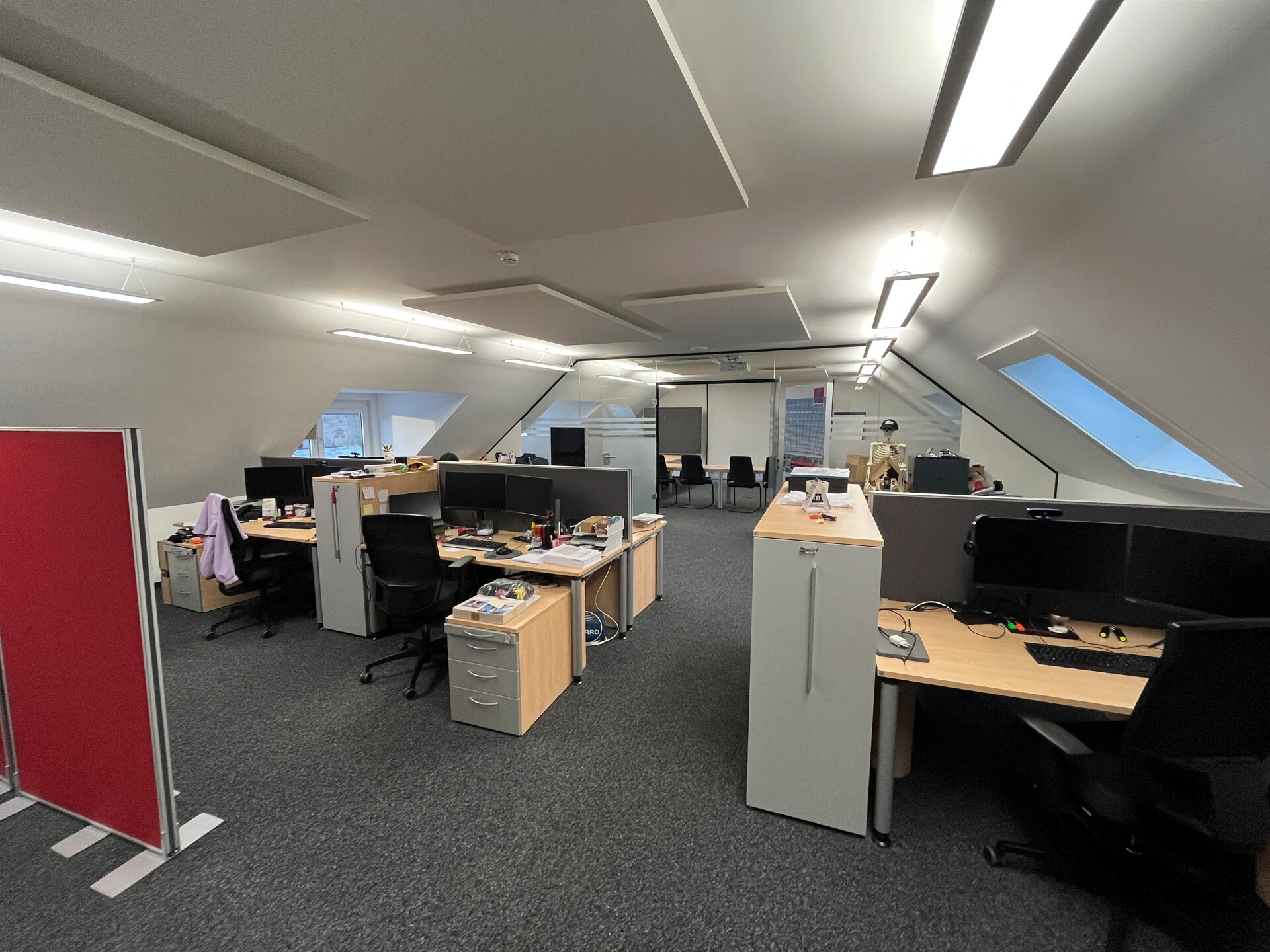 Bürofläche OG - Top-sanierte, hochwertig ausgestattete Büroimmobilie mit Entwicklungspotenzial – großzügiges Grundstück (ca. 4.398 m²)