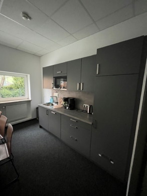 Aufenthaltsraum EG - Top-sanierte, hochwertig ausgestattete Büroimmobilie mit Entwicklungspotenzial – großzügiges Grundstück (ca. 4.398 m²)