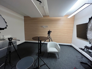 Fotostudio EG - Top-sanierte, hochwertig ausgestattete Büroimmobilie mit Entwicklungspotenzial – großzügiges Grundstück (ca. 4.398 m²)