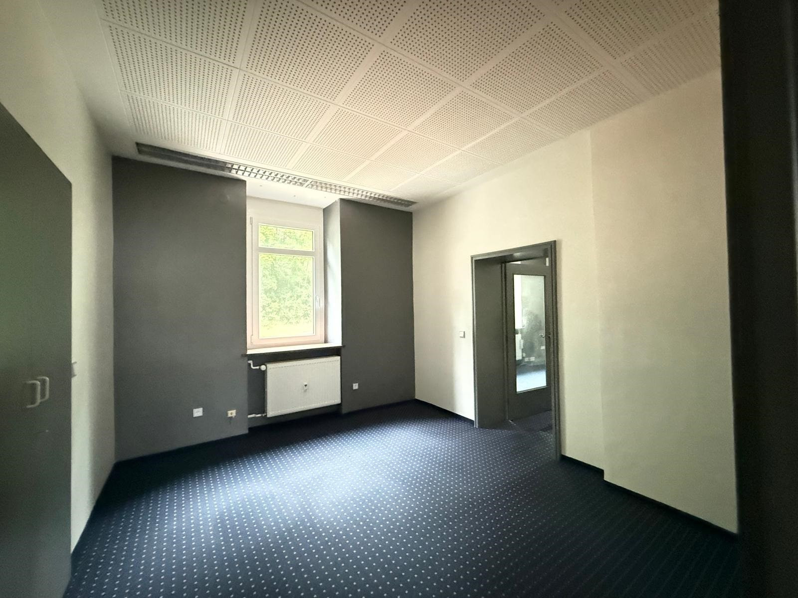 Bürofläche - Vielseitiges Wohn‑ & Geschäftshaus mit Top‑Werkstattflächen, Garagen und Stellflächen im Herzen von Hof