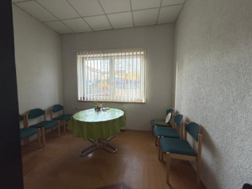 Bild - Wohn- & Geschäftshaus in Mittweida: 4 WE, Büro/Lager, 4 Garagen, Wohnfl. 300 m², Gewerbefl. 500 m².