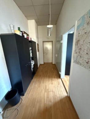 Bild - Wohn- & Geschäftshaus in Mittweida: 4 WE, Büro/Lager, 4 Garagen, Wohnfl. 300 m², Gewerbefl. 500 m².