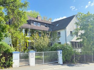 Außenansicht - Charmantes Wohnheim mit vielseitigen Nutzungsmöglichkeiten in Hof zu verkaufen