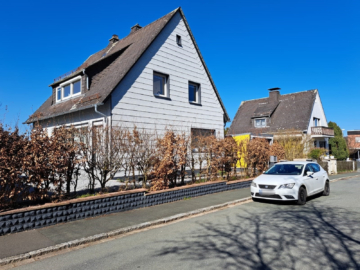 Bild - Top-saniertes EFH Nähe Münchberg- sofort frei, teilmöbliert – WFl. ca. 116 m² – Grdst. 512 m² – moderner Garten mit Partyscheune, Garage