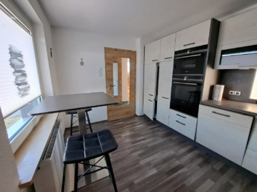 Bild - Top-saniertes EFH Nähe Münchberg- sofort frei, teilmöbliert – WFl. ca. 116 m² – Grdst. 512 m² – moderner Garten mit Partyscheune, Garage