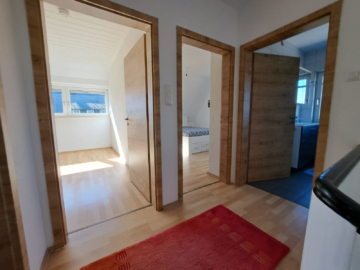 1. Obergeschoss - Top-saniertes EFH Nähe Münchberg- sofort frei, teilmöbliert – WFl. ca. 116 m² – Grdst. 512 m² – moderner Garten mit Partyscheune, Garage