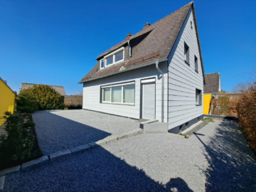 Bild - Top-saniertes EFH Nähe Münchberg- sofort frei, teilmöbliert – WFl. ca. 116 m² – Grdst. 512 m² – moderner Garten mit Partyscheune, Garage