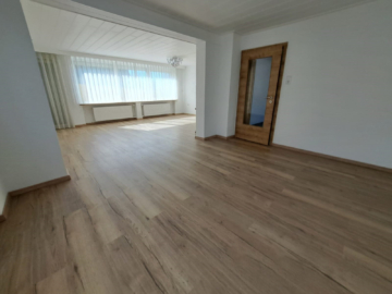 Bild - Top-saniertes EFH Nähe Münchberg- sofort frei, teilmöbliert – WFl. ca. 116 m² – Grdst. 512 m² – moderner Garten mit Partyscheune, Garage