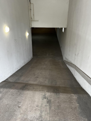 Auffahrrampe - Warmlagerflächen mit Auf- und Abfahrtrampe, Büros und Sanitäranlagen in Hof (gesamt ca. 650 m²)