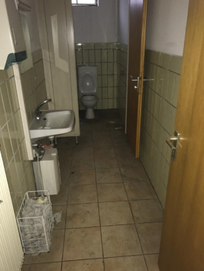 WC - Warmlagerflächen mit Auf- und Abfahrtrampe, Büros und Sanitäranlagen in Hof (gesamt ca. 650 m²)