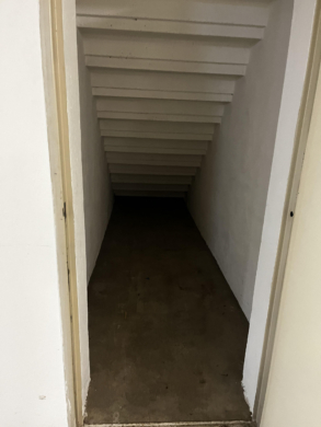 Abstellraum - Warmlagerflächen mit Auf- und Abfahrtrampe, Büros und Sanitäranlagen in Hof (gesamt ca. 650 m²)