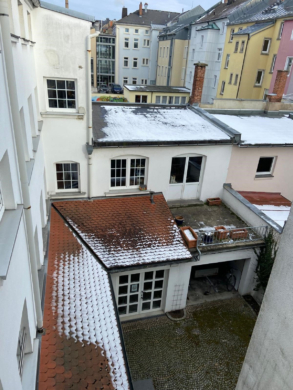 Bild - Wohn- & Geschäftshaus mit Potenzial in Hof/Saale – Gewerbefläche ca. 310 m² – Wohnfläche 195 m² Grundstück mit befahrbarem Innenhof