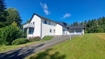 Exklusive, kernsanierte Eigentumswohnung mit Doppelgarage und separatem Einliegerbereich in idyllischer Naturlage, 95185 Gattendorf, Erdgeschosswohnung