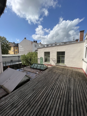 Dachterrasse Wohnung 1. OG - Top gepflegtes Wohn- und Geschäftshaus, Gewerbeeinheit im EG – 1. + 2. OG je 2 Wohneinheiten – 1 Penthouse 3. OG – Zentrum von Hof
