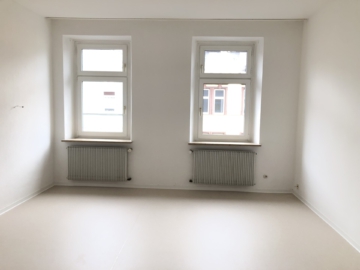 Wohnung 2. OG - Top gepflegtes Wohn- und Geschäftshaus, Gewerbeeinheit im EG – 1. + 2. OG je 2 Wohneinheiten – 1 Penthouse 3. OG – Zentrum von Hof